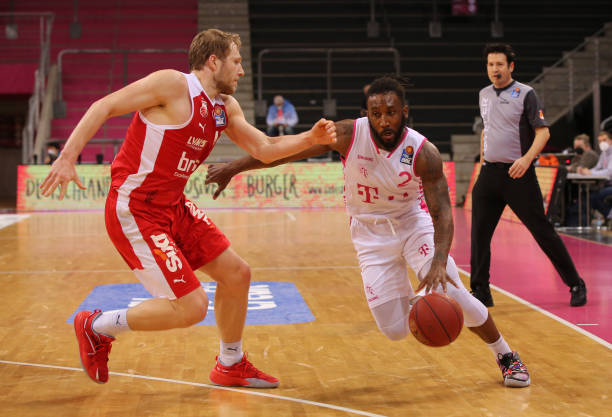 赖球队坚固 赖球队坚固