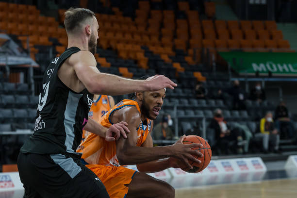 坛几乎是一 坛几乎是一